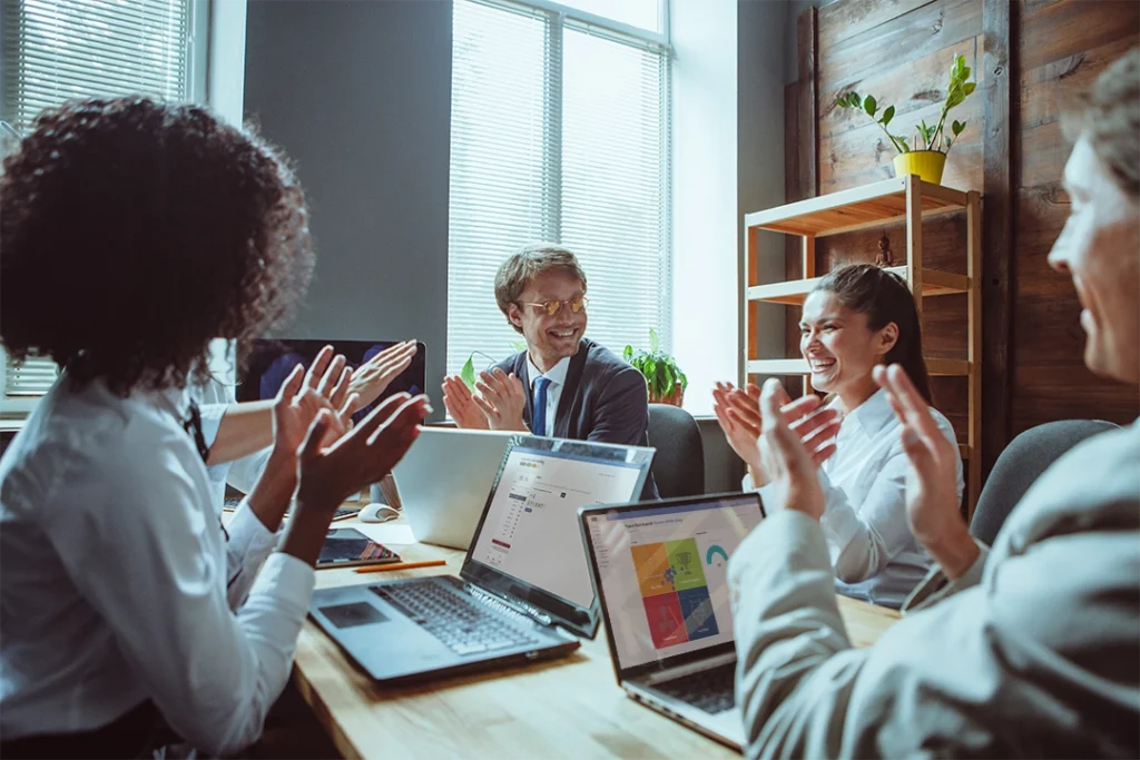 7-Ways-to-Close-the-Year-on-a-High-Note.As the year comes to a close, it's essential for managers to foster a sense of closure, positivity and appreciation among their teams. A positive end-of-year atmosphere not only boosts morale but also increases productivity.